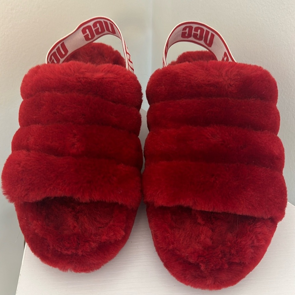 UGG FLUFFY RED SANDALS SZ6